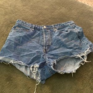 I’m sellling h&m shorts